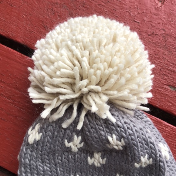 Stocking Hat! Fully lined! Chunky Soft Knit! Large Pom Pom! New in Packa… - Picture 3 of 5